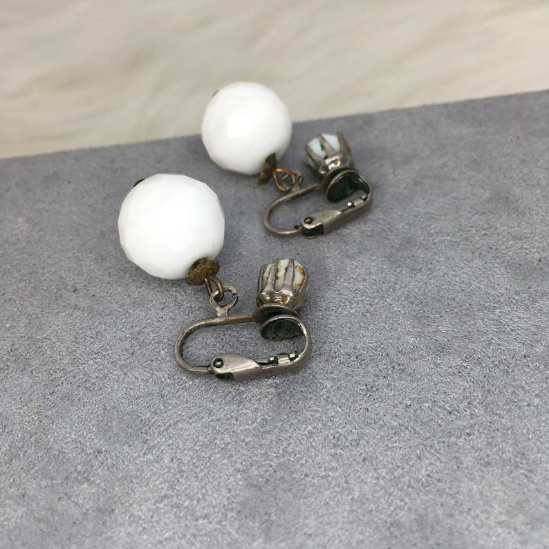 Vintage 1950/'s Jonne faceted white milk glass clip-on earrings