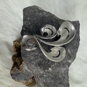 Vintage Silver Tone Swirl Brooch 2&quot; X 1.25&quot;