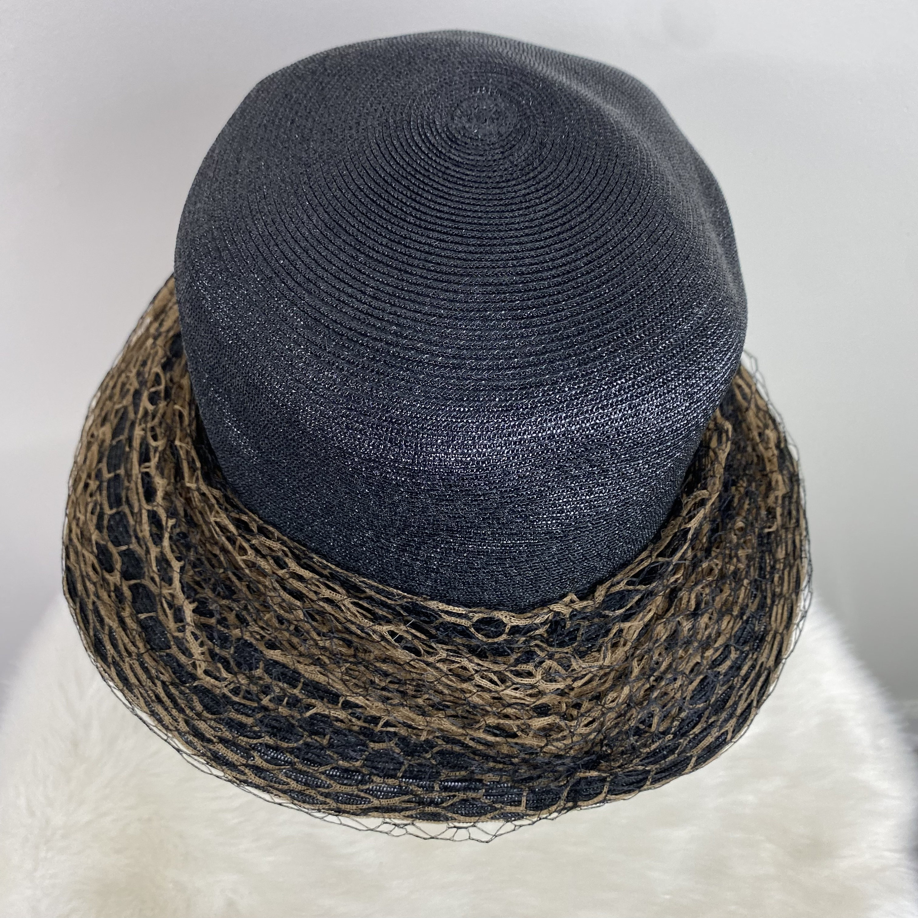Vintage 1960s Camelot New York Black Woven Hat w/Band And Bows Union Made USA Vintage Camelot New York Black Woven Hat w/ Netting Union  main image 2