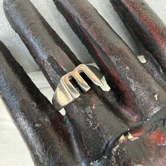 Sterling Silver M Initial Statement Ring 7.25 - image 2