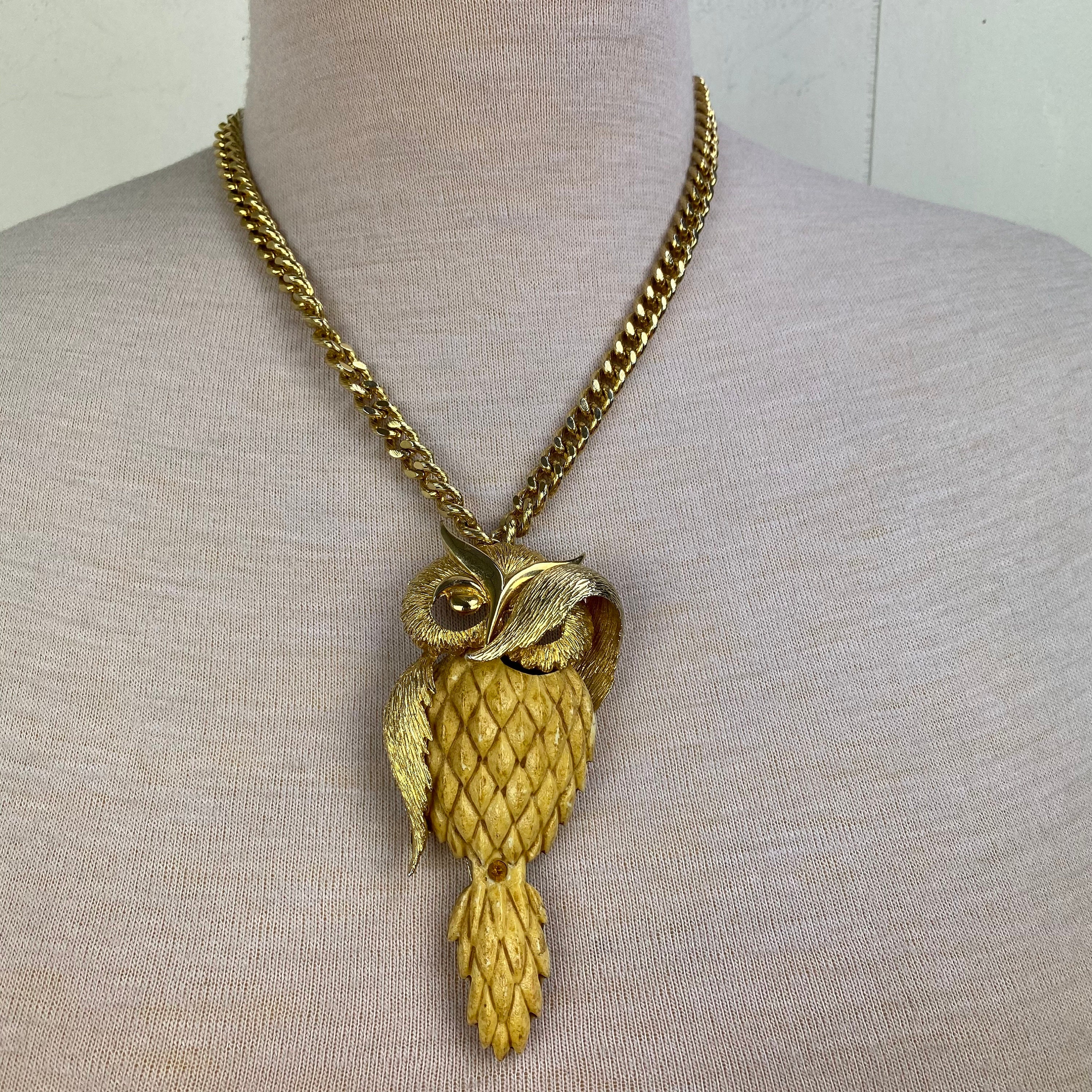 Vintage 70s Lucca Razza Large Resin Sleepy Owl Gold Tone Necklace