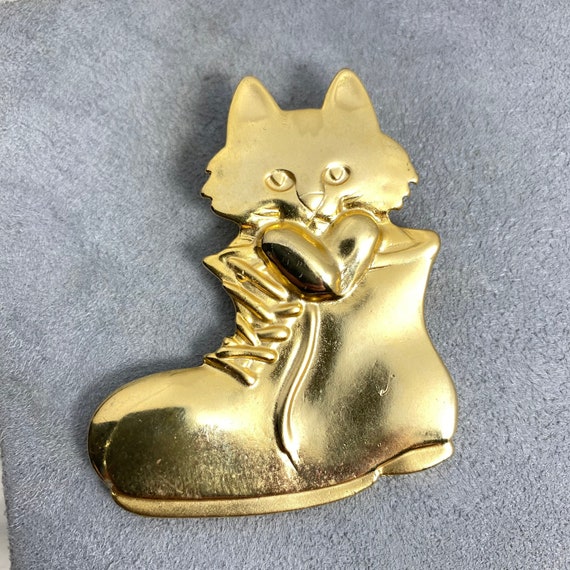 Gold Tone Puss in Boots Kitty Cat Brooch