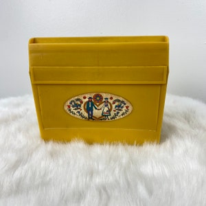 Vintage Yellow Plastic Recipe Box Dutch Amish FULL Magazine