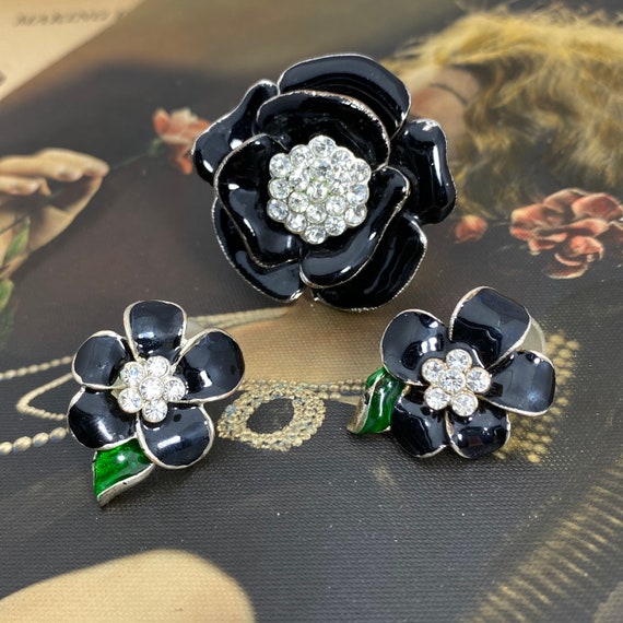 Vintage Black Enamel and Rhinestone Flower Set - image 4