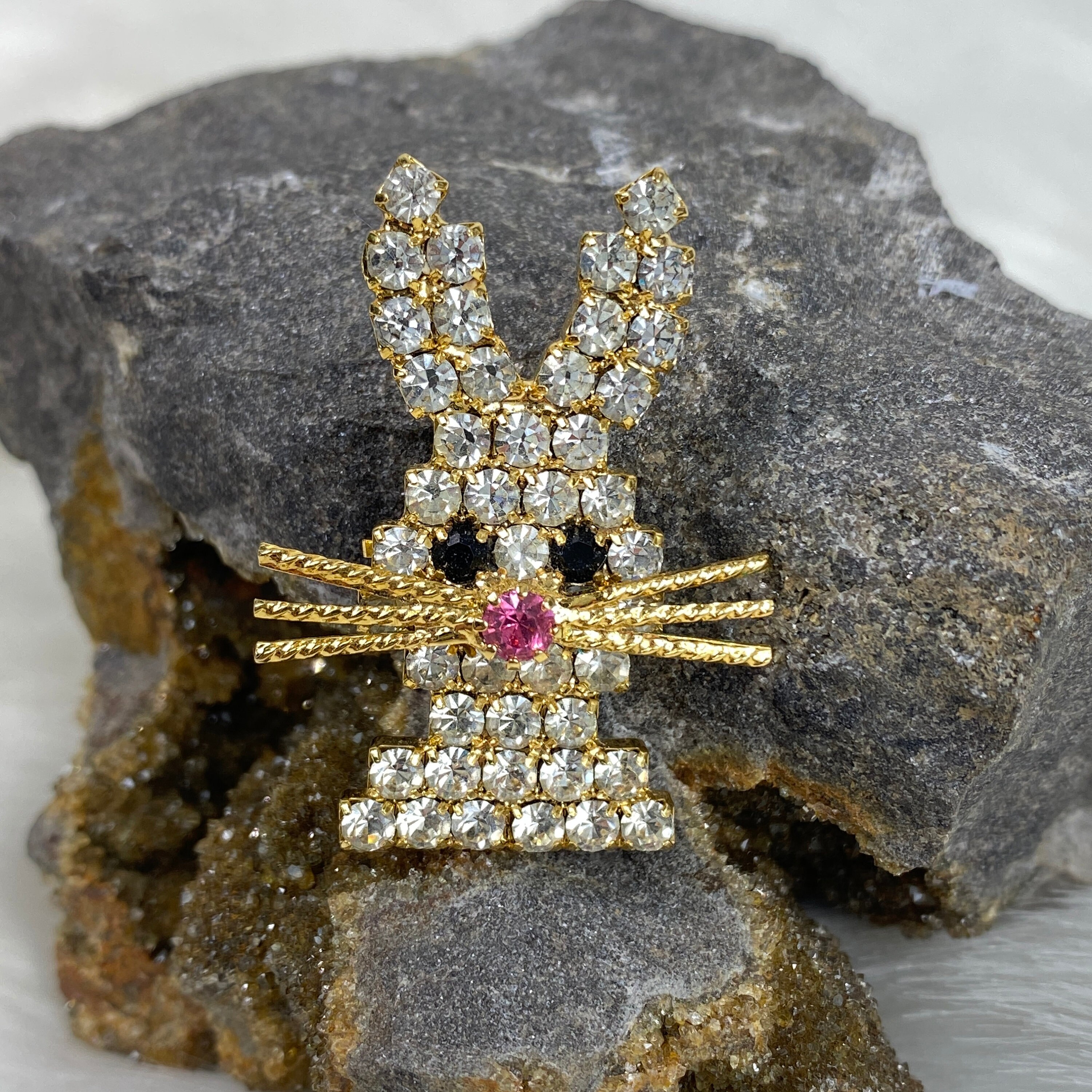 Vintage Clear Rhinestone Bunny Rabbit Face Whisker Brooch X