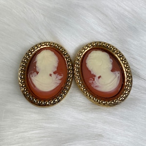 Vintage Cameo Oval Gold Tone Clip-on Earrings