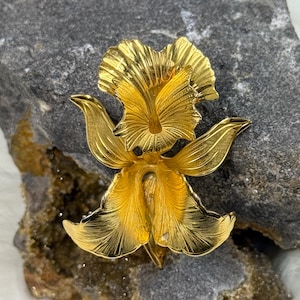 Signed Cerrito Original 1980s Orchid Brooch Gold Tone Flower