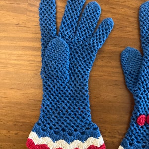 Rare 1930s red white and blue crochet gloves museum Quality image 3