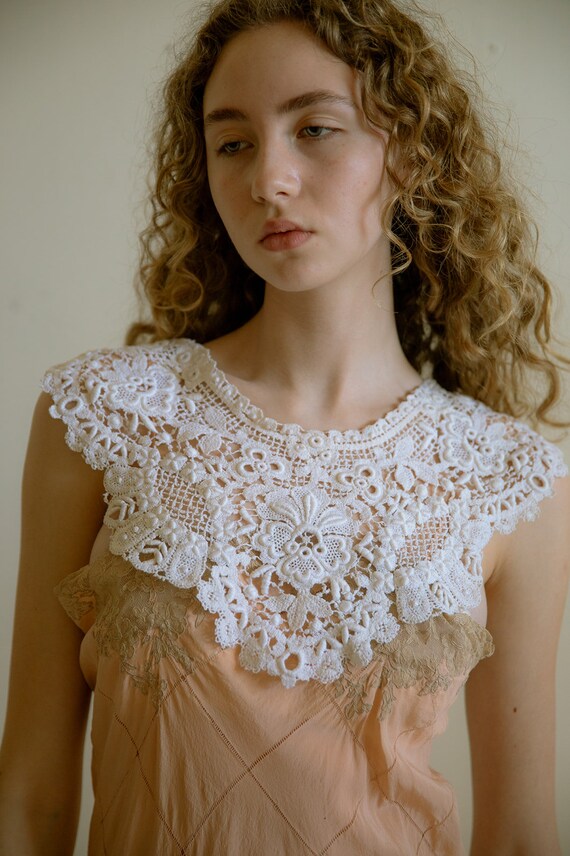 Antique 1900s ivory crochet collar - image 1