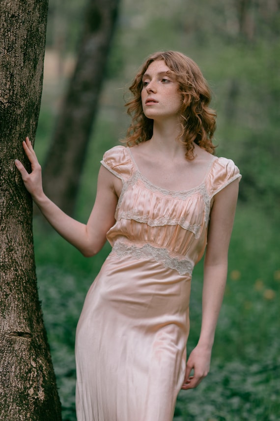 1930s bias cut silk nightgown with lace detailing - image 4