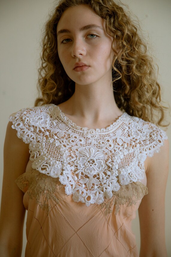 Antique 1900s ivory crochet collar - image 5