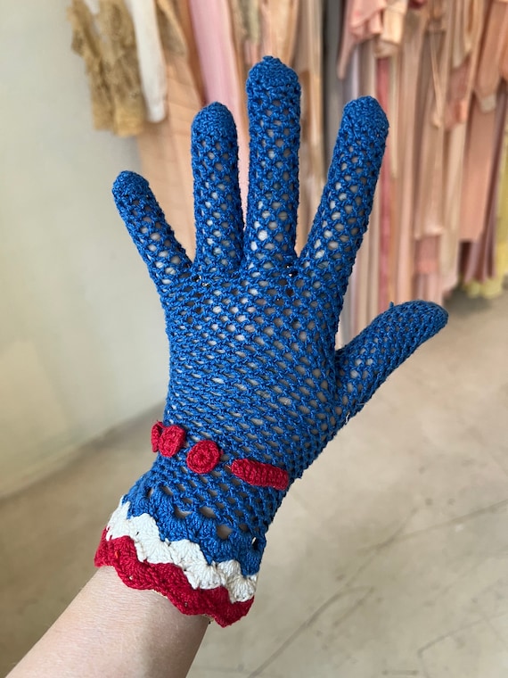 Rare 1930s red white and blue crochet gloves museu