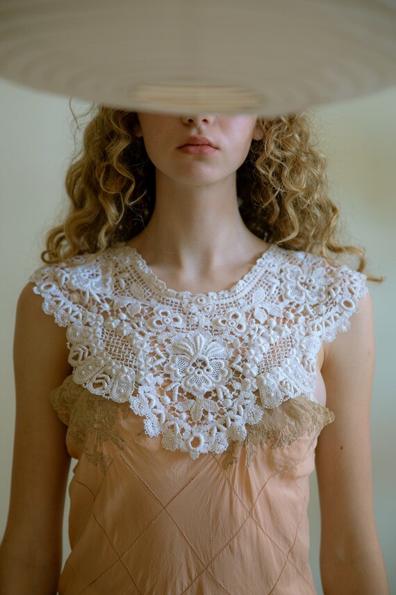 Antique 1900s ivory crochet collar - image 2