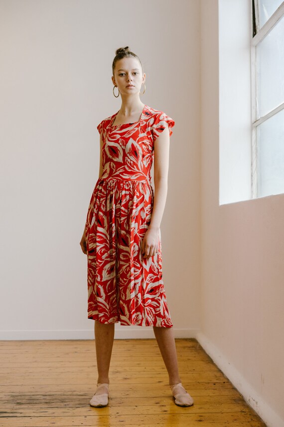 Rare 1930s 1940s printed rayon crepe day dress war