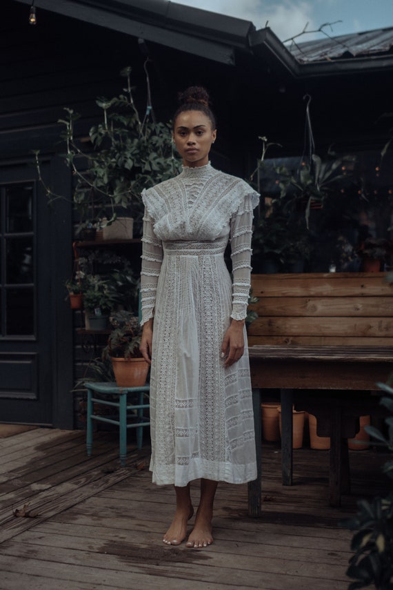 Antique 1900s Edwardian mixed lace lawn dress