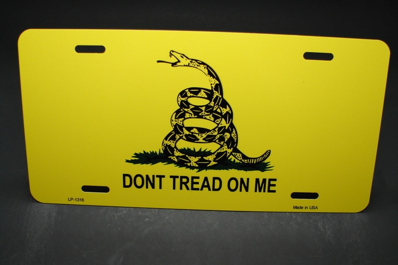 DONT TREAD ON ME METAL CAR LICENSE PLATE The Gadsden Flag CARBONFIBER LOOK