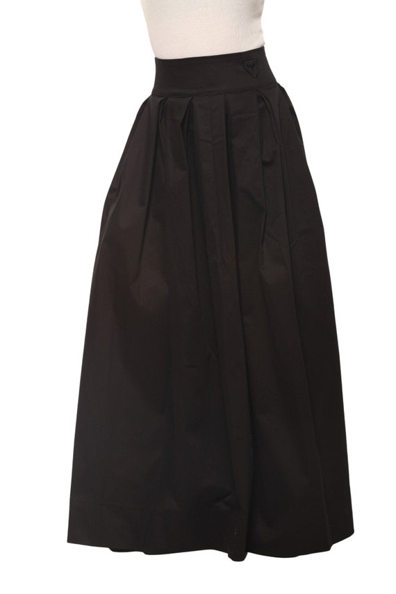 Plus size long black pleated cheap skirt