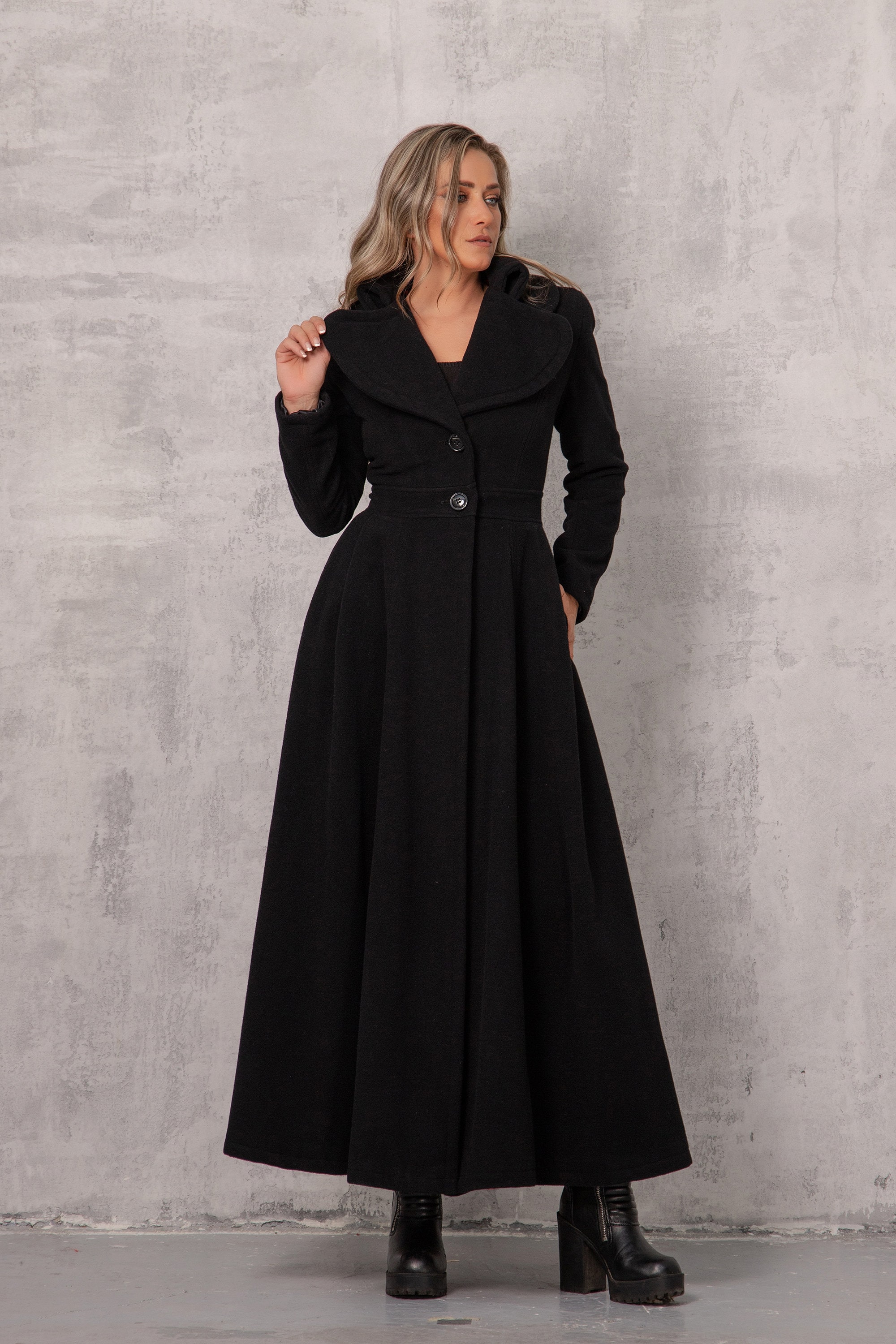 one long sleeve white dress Elmont Long Sleeve Maxi Dress main image 1