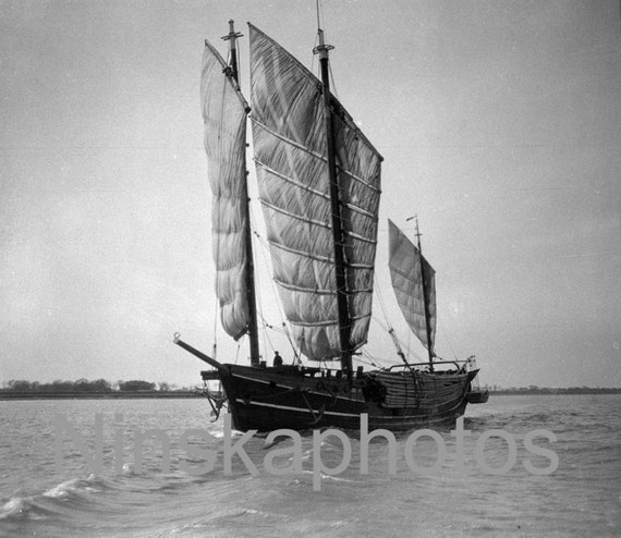 Chinese River Junk, Shanghai, China, 1920s antique photo reprint, Sailing boat, River boat, Vintage boat, vintage photo, art photo