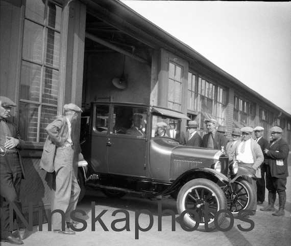 Ford Model T fresh off the assembly line at the Ford Factory Highland Park, Detroit, Michigan, 1926 antique photo reprint, Vintage Car