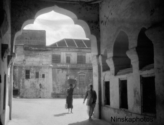 Maharajah's Palace, Tanjore, India - Vintage Photo Reproduction by James Dearden Holmes - Historical Photo