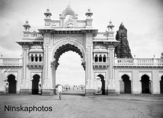 Maharajah's Palace, Mysore, India - Vintage Photo Reproduction by James Dearden Holmes - Historical Photo