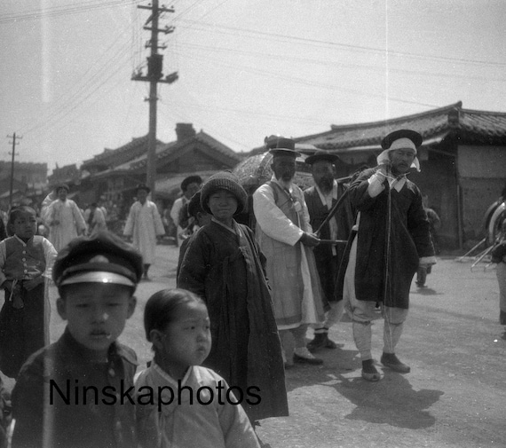 1920s Seoul Street Scene - A Wedding Chair, South Korea - 1920s antique photo reproduction, Vintage Photography BNW