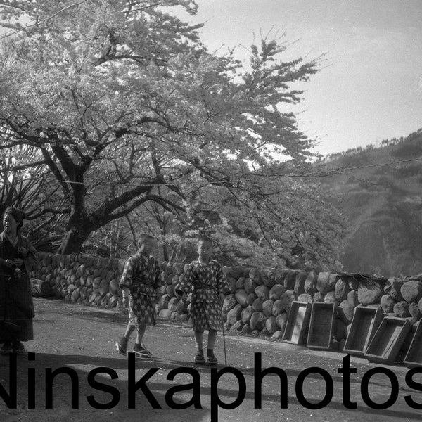 1920s Japan, Sweet Children playing in Miyanoshita, Hakone, Black & White Photography, 1920s antique photo reprint - Local History