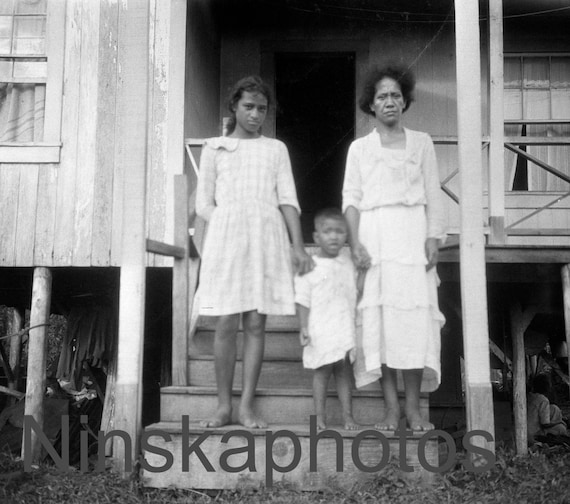 Women and Child in Kalapana, Hawaii, United States, 1920s antique photo reprint - Wall Decor - Local History - Photo Portrait
