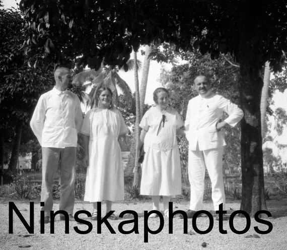1920s Indonesia, Missionaries in Mandomai, Kalimantan by J. Dearden Holmes, 1920s antique photo reprint - Missionary Group - Christianity