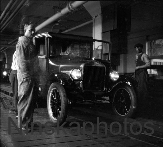 Ford Model T fresh off the assembly line at the Ford Factory Highland Park, Detroit, Michigan, 1926 antique photo reprint, Vintage Car