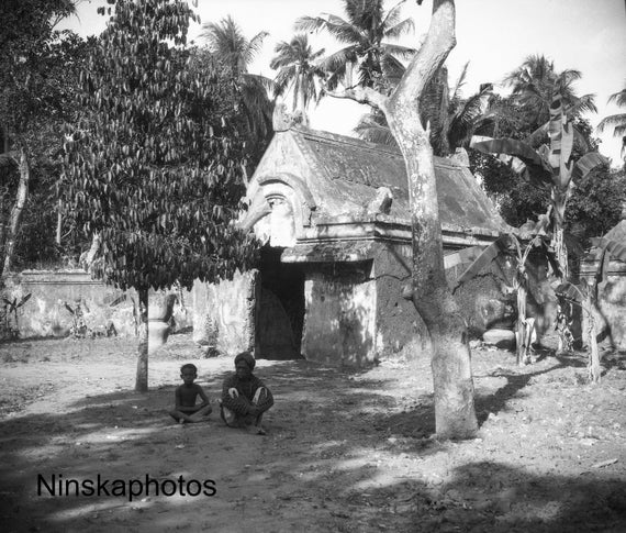 Yogyakarta - Locals on grounds of Water Castle Taman Sari? - Java, Indonesia - 1925 - Fine Art Antique Photo Print - Vintage Photo - 3184