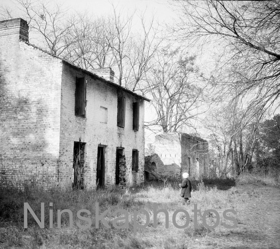 Abandoned slave quarters in Savannah, Georgia, United States, 1920s antique photo reprint, wall art, wall decor, art photo, Americana