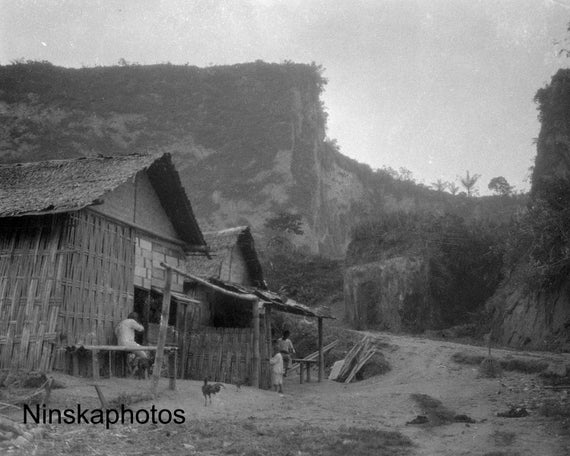 In Karbouwengat, Sianok Canyon, Bukittinggi - Sumatra, Indonesia - 1925 - Fine Art Antique Photo Print - BNW - Vintage Photo - 3333