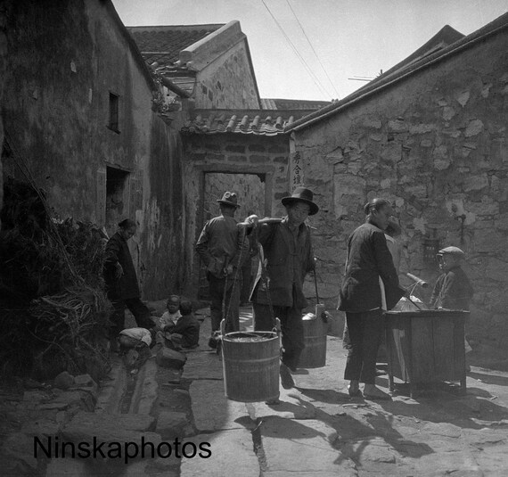 1920s Kowloon Alleyway Scene, Hong Kong - China Antique Photo Reproduction - Vintage Photography - Black and White