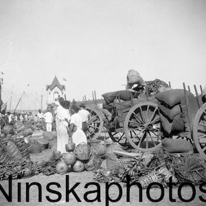 ベレン、パラ、ブラジル、市場の風景、カートと果物の山、1920 年代のアンティーク写真の復刻版、北ブラジル、ブラジルの歴史
