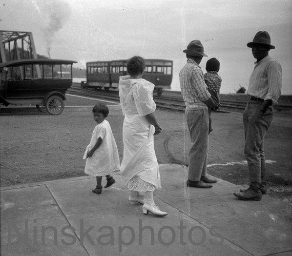 1920s Hilo, Hawaii, Family Scene, United States, 1920s antique photo reprint - Hawaiian Locals - Art Photo - 1920s Photography