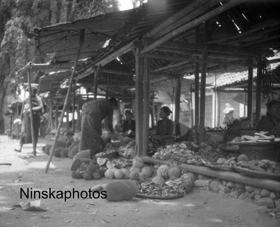 Village Market near Yogyakarta - Indonesia - 1925 - Fine Art Antique Photo Print - BNW - Vintage Photo - Photography