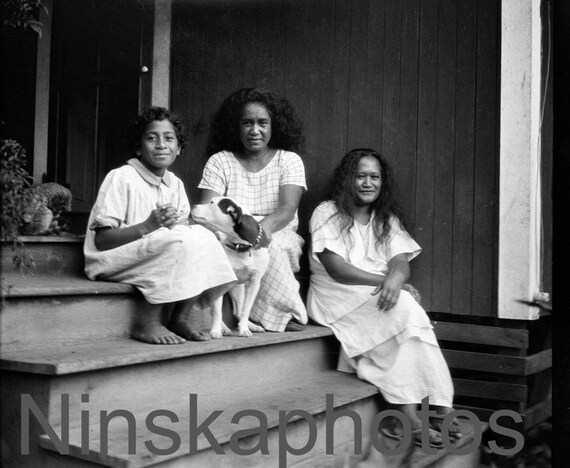 Mrs Reidel, her sister and Elizabeth in Keeau, Hilo, Hawaii, United States, 1920s antique photo reprint - Hawaiian Ladies