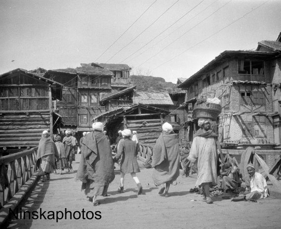 Srinagar, Kashmir - Street Scene - Bridge - India - 1925 - Fine Art Antique Photo Print - Vintage Photo - 1678