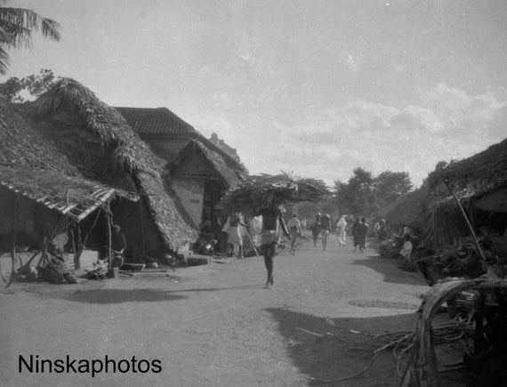 Tanjore Street Scene, India - Vintage Photo Reproduction by James Dearden Holmes - Historical Photo