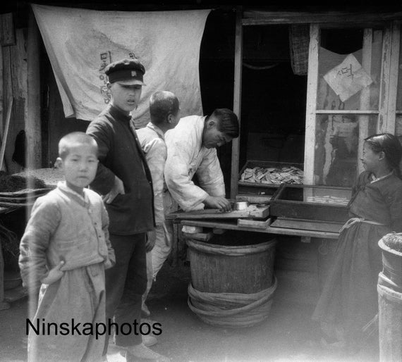 1920s Seoul Street Scene - Baker - South Korea - 1920s antique photo reproduction, Vintage Photography BNW