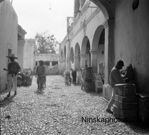 1920s Queretaro Courtyard Scene, Mexico 1920s antique photo reproduction, Vintage Photography BNW