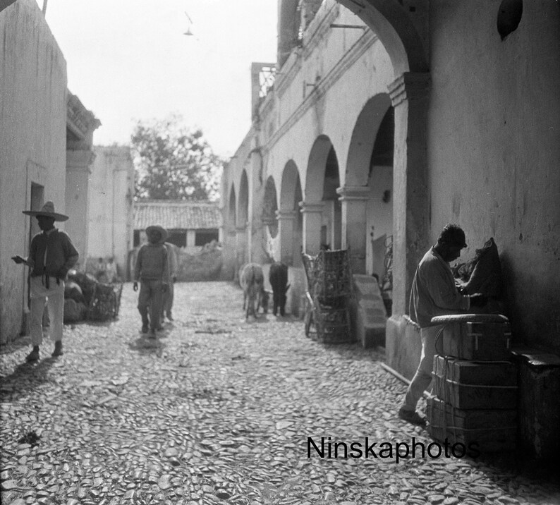 1920s Queretaro Courtyard Scene, Mexico 1920s Antique Photo