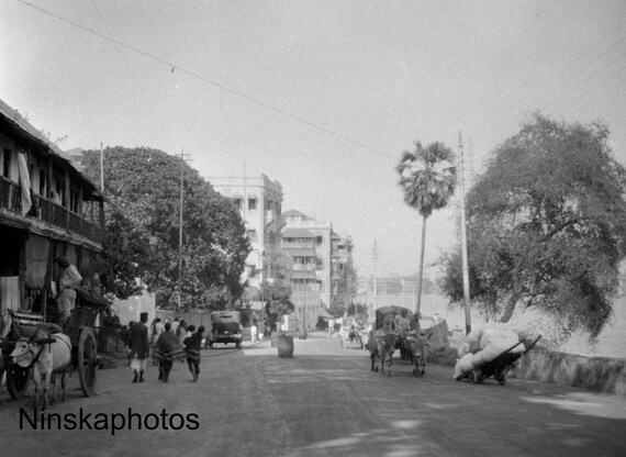 On the way to Malabar Hill, Bombay - Mumbai, India - Vintage Photo Reproduction by James Dearden Holmes - Historical Photo