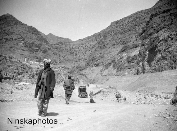 Travellers along the Khyber Pass near Landi Kotal - India - Pakistan - Vintage Photo Reproduction by James Dearden Holmes