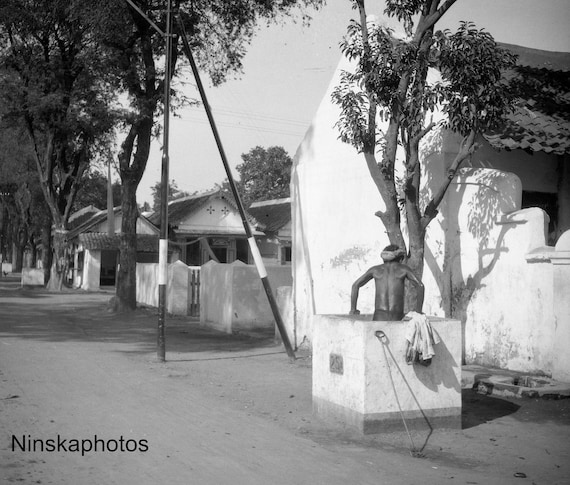 A Roadside Bath in Yogyakarta - Java, Indonesia - 1925 - Fine Art Antique Photo Print - BNW - Vintage Photo - 3188