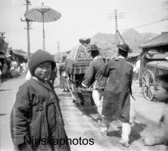 1920s Seoul Street Scene - A Wedding Chair, South Korea - 1920s antique photo reproduction, Vintage Photography BNW