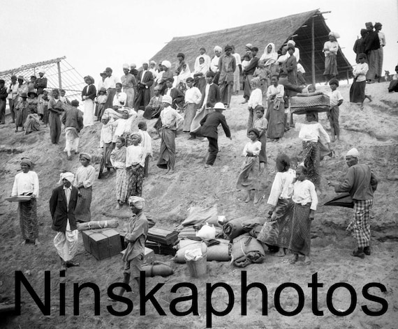 Htigyaing Township, A crowd on the shore of the Shweli River, Myanmar, Burma, Asia, 1920s antique photo reprint, Colonial Burma