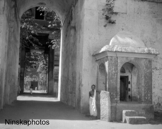Temple in Tanjore, India - Vintage Photo Reproduction by James Dearden Holmes - Historical Photo